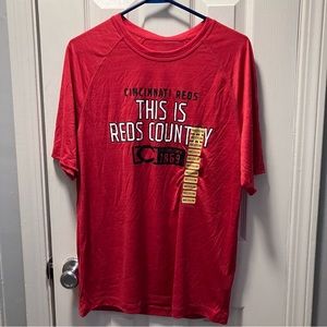 NWT Cincinnati Reds MLB This is Reds Country Short Sleeve Shirt Men’s Medium Red